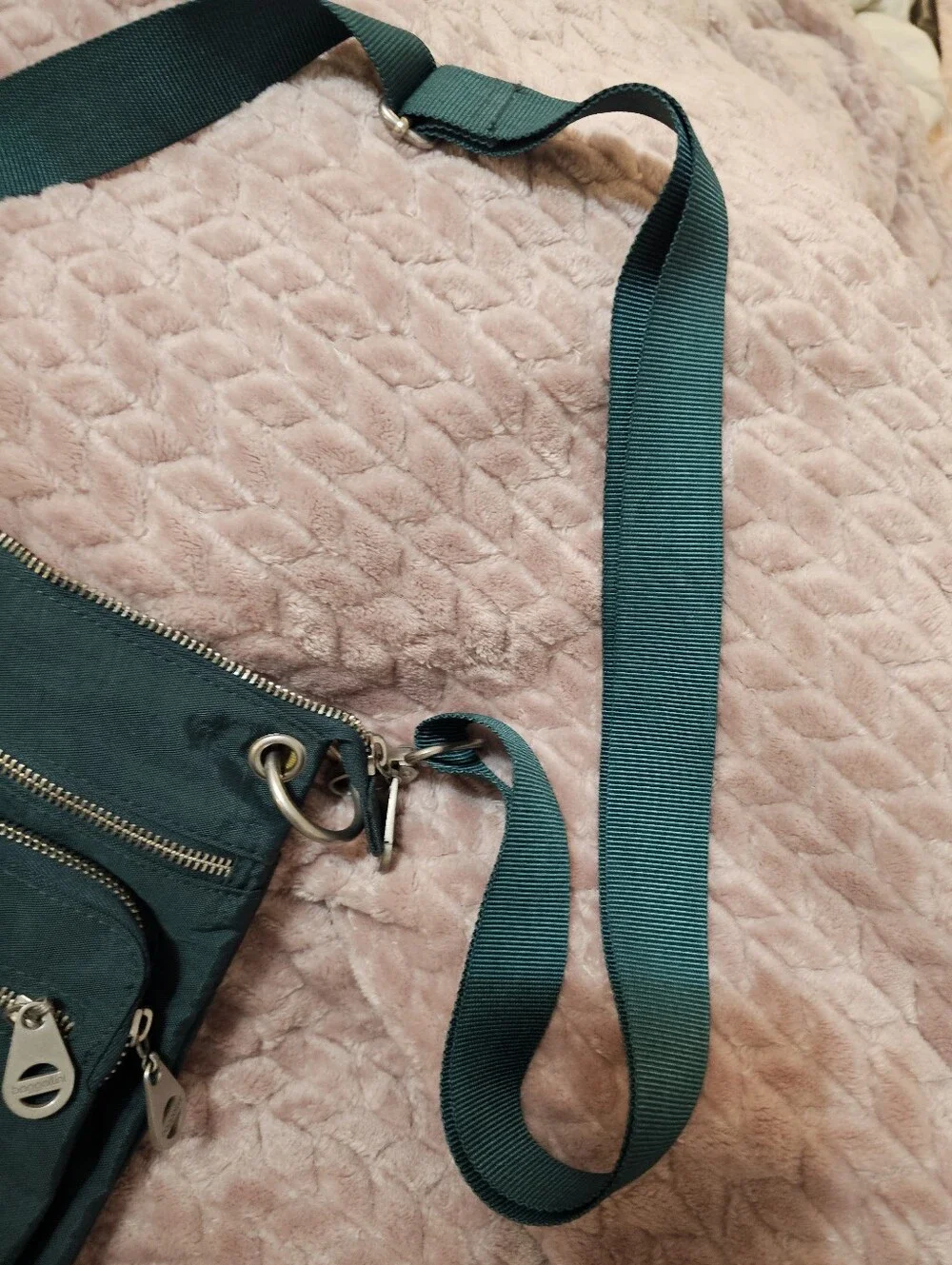 Baggallini Green Crossbody Bag with Multiple Pockets. EUC.
